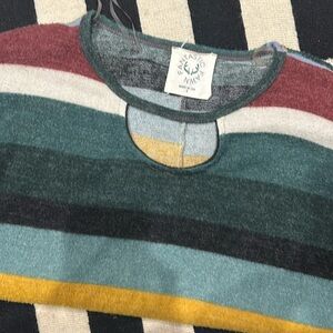 Boutique Sweater
Oversized Sleeves
Chest Cutout
So cute and soft!